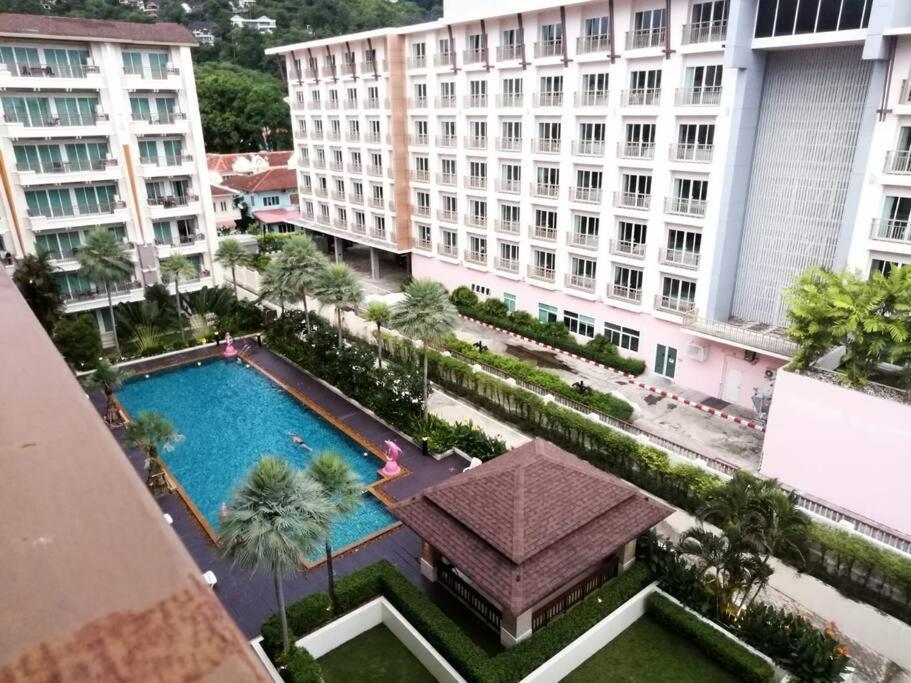 Location Near Jungceylon + Pool Access דירה Patong